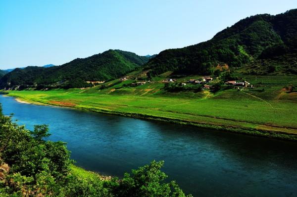 宽甸绿江风景_宽甸绿江村旅游攻略_宽甸绿江村好玩吗
