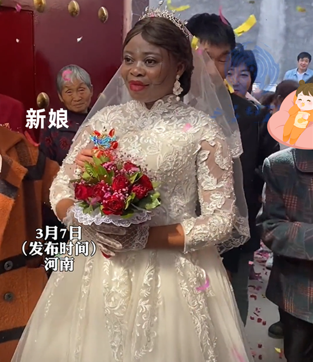河南一小伙娶外国媳妇的照片引网友热议