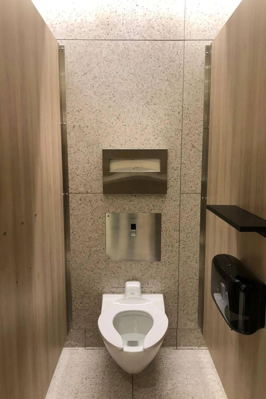 美罗城厕所图片