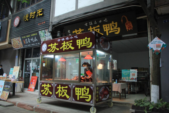 大邑鹤鸣山山崖营基地_大邑鹤鸣山游玩攻略_大邑县的鹤鸣山