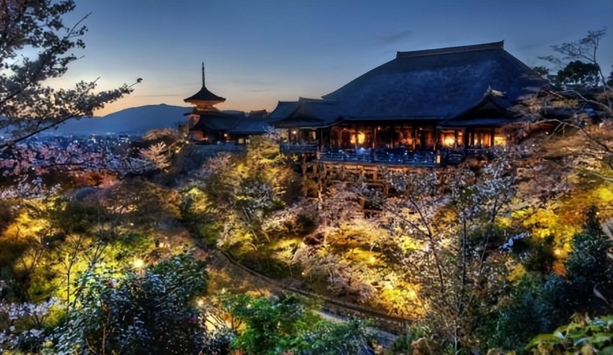 十月份适合去哪里旅游国外_情侣去国外哪里旅游_国外哪里适合情侣旅游