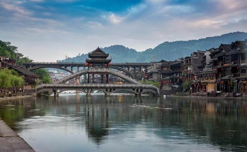 中国最美丽的小城——古城山水凤凰古城