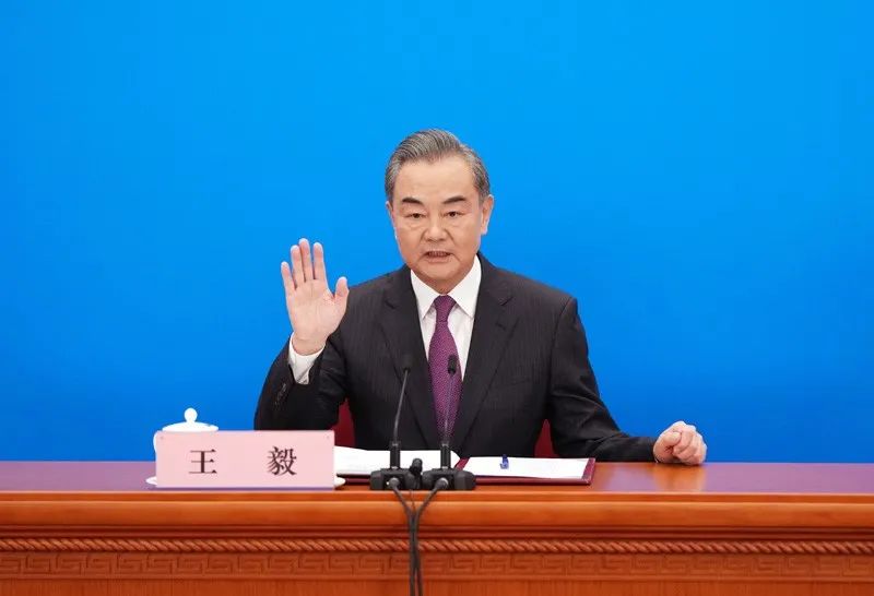 王毅：打造升级版的中外人员往来“快捷通道”