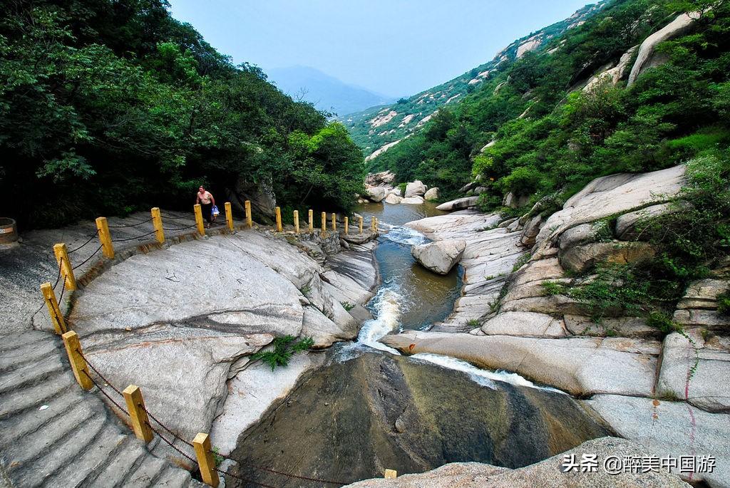 七十二潭景区和七峰山相邻，但是胜在水多和瀑多