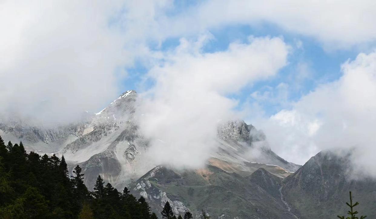 黄龙九寨在哪里_黄龙九寨沟旅游攻略_九寨黄龙经典旅游攻略