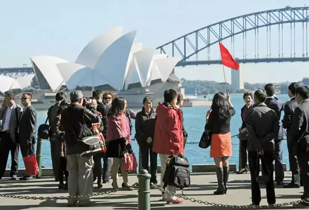 综述:中国“双节”假期出境游升温利惠世界旅游业