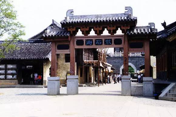 常州嬉戏谷游玩攻略_从常州汽车客运站到常州环球动漫嬉戏谷直通大巴_常州嬉戏谷小朋友游玩攻略